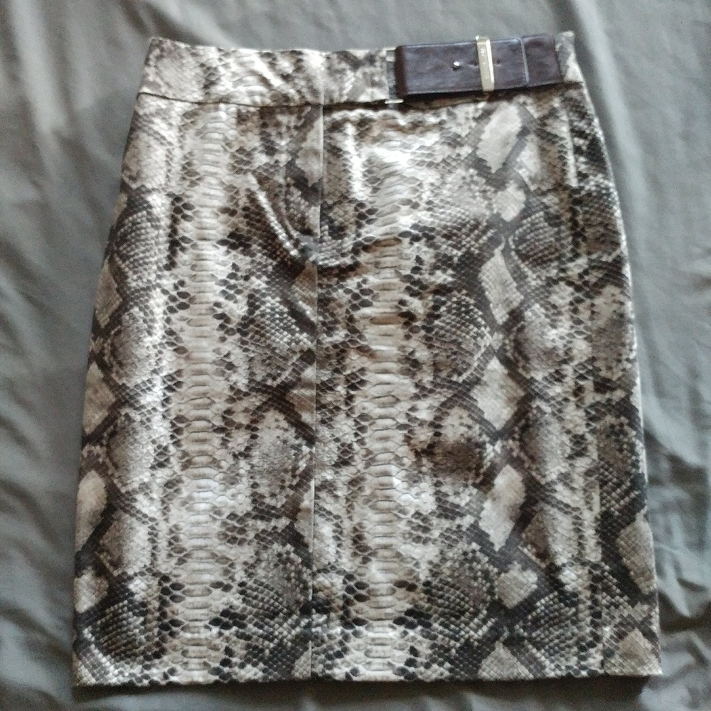 LN Michael Kors Snake Skin Patterned fitted skirt